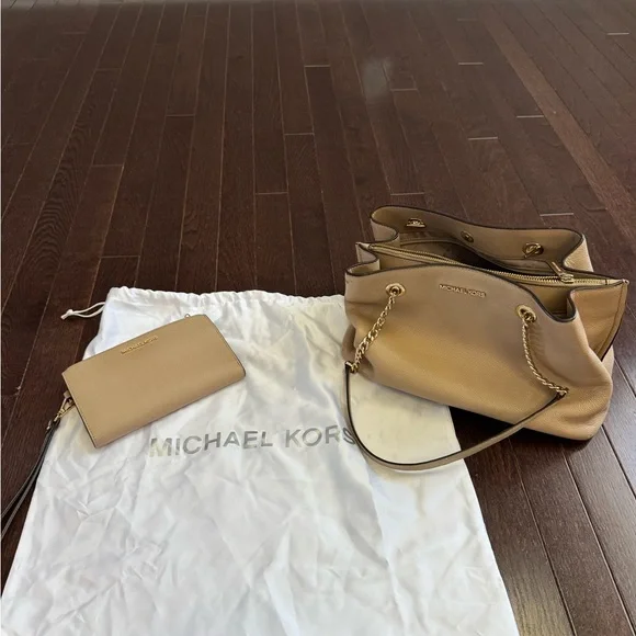 Michael Kors purse and wallet - Picture 7 of 16